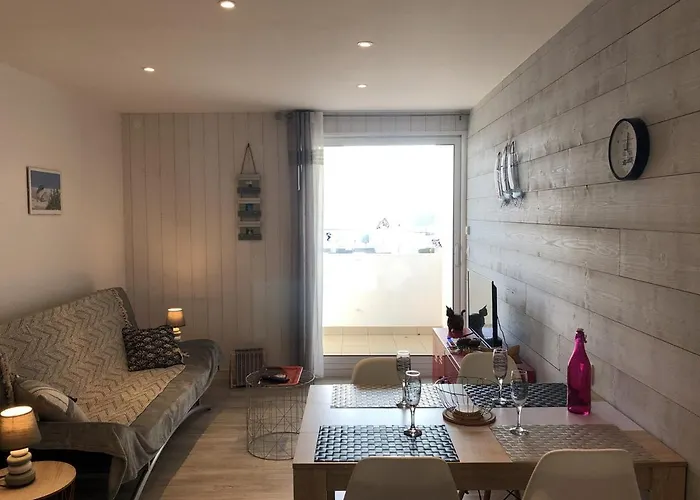 T2 Rénové, 4 Couchages, Parking Privé, 200m Plage, Balcon, Meublé Tourisme 2 étoiles - Fr-1-224c-179 *