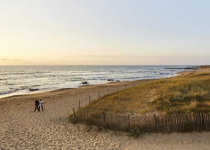 Appartement T2 Rénové, 4 Couchages, Parking Privé, 200m Plage, Balcon, Meublé Tourisme 2 étoiles - Fr-1-224c-179 *